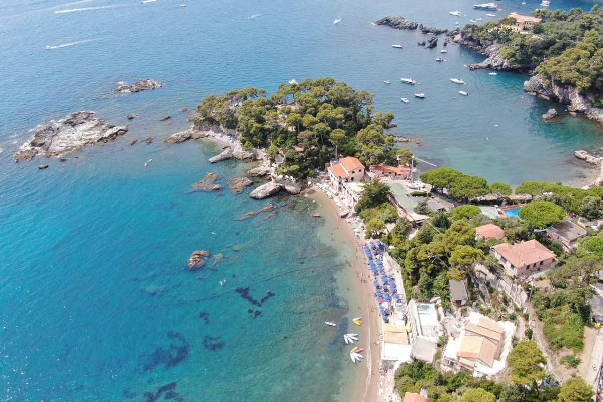 In vacanza lontani dalla folla? Ecco alcuni arcipelaghi italiani per sfuggire al caos In vacanza lontani dalla folla? Ecco alcuni arcipelaghi italiani per sfuggire al caos