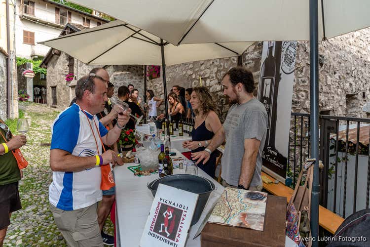 Ardesio DiVino compie 15 anni (Ardesio DiVino al 15° anno Golosità in arrivo in Valle Seriana) Ardesio DiVino compie 15 anni (Ardesio DiVino al 15° anno Golosità in arrivo in Valle Seriana)