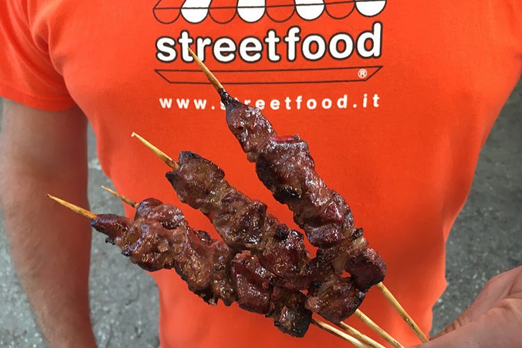 (Arezzo capitale del cibo di strada Weekend con lo street food d’autore)