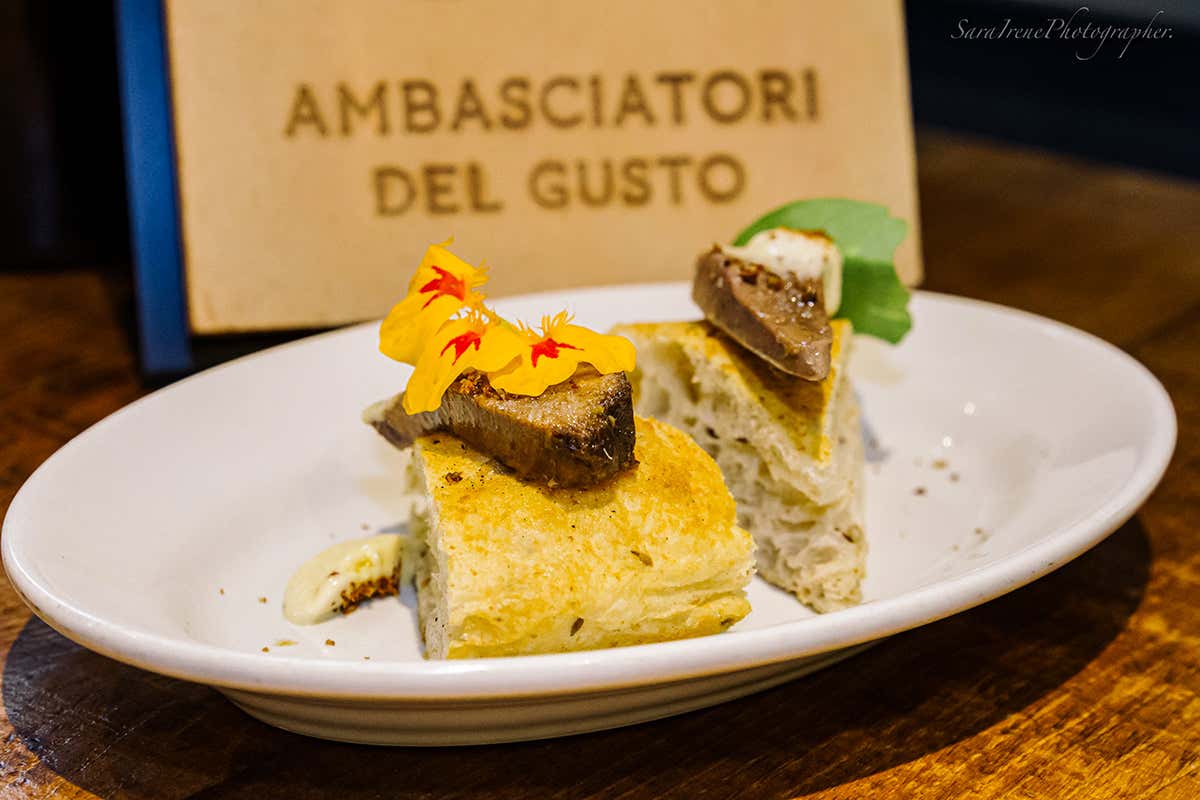 Pizza aria di pane con lingua di manzetta Enosteria Lip&eacute;n: a tavola con gli Ambasciatori del gusto