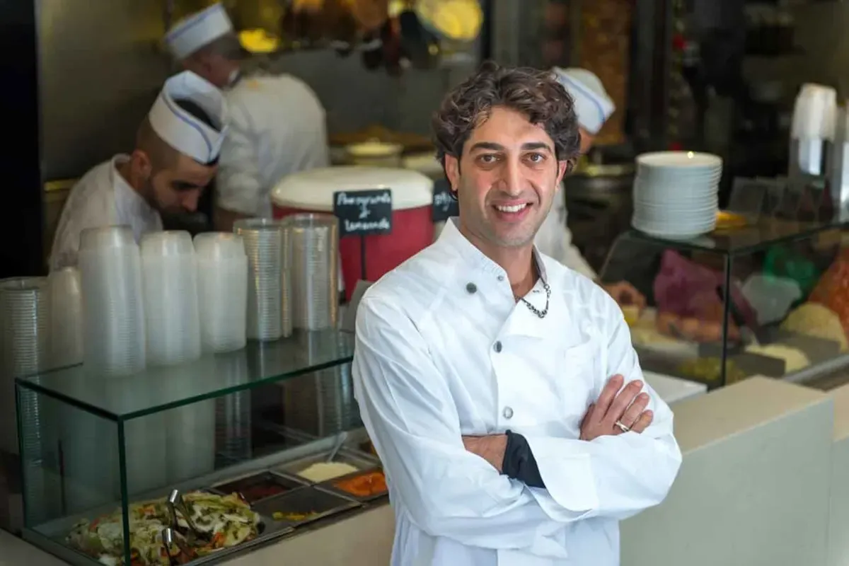 Ariel Rosenthal è tra i maggiori esperti di hummus al mondo Hummus piatto della condivisione e ricco di proprietà benefiche