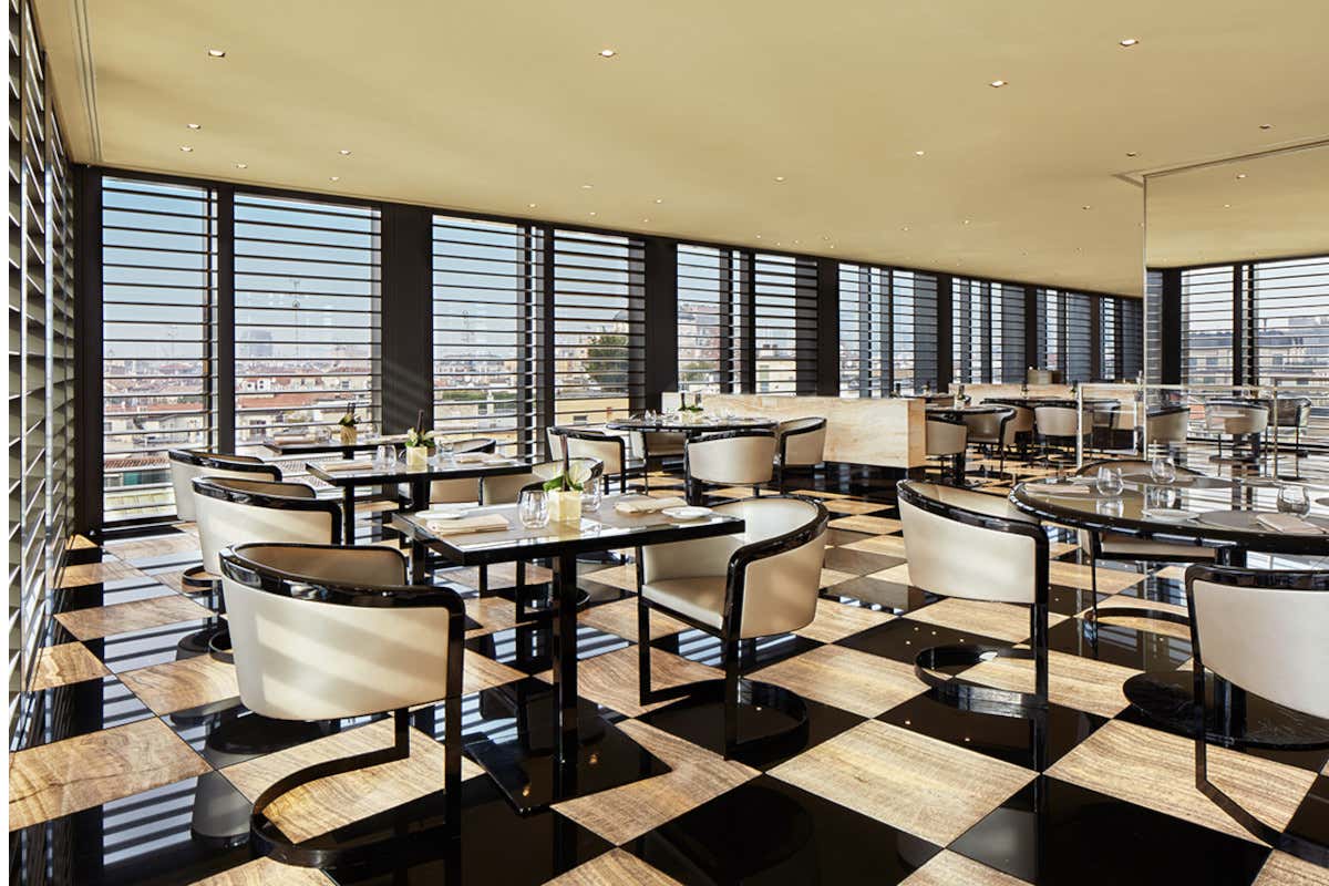 Armani Ristorante, l'interno del locale posto al settimo piano dell'omonimo hotel di via Manzoni Armani/Ristorante Milano: ecco il nuovo menu di&nbsp; Francesco Mascheroni