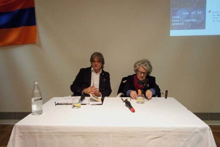 Renato Malaman e Antonia Arslan (Armenia tra storia, cultura e tradizioni Cena tipica ricordando il genocidio) Renato Malaman e Antonia Arslan (Armenia tra storia, cultura e tradizioni Cena tipica ricordando il genocidio)