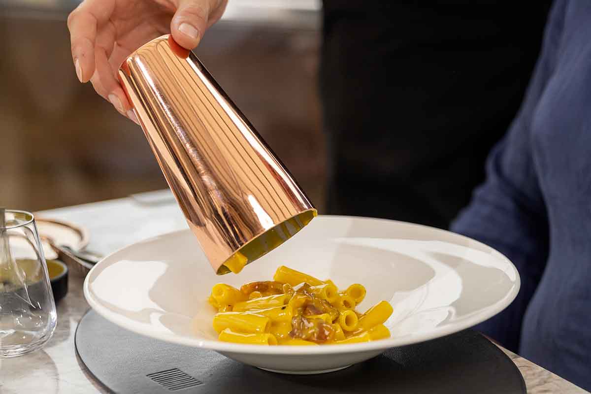[Tea Tour]: la carbonara shakerata in abbinamento al tè nero al limone con vista Colosseo