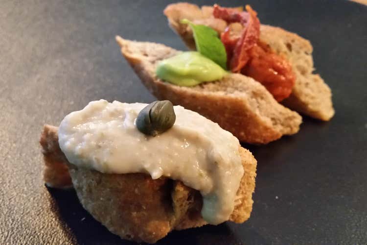 Tris di bruschette (Aromatica chiama Marco Bianchi per festeggiare l'arrivo dell'estate)