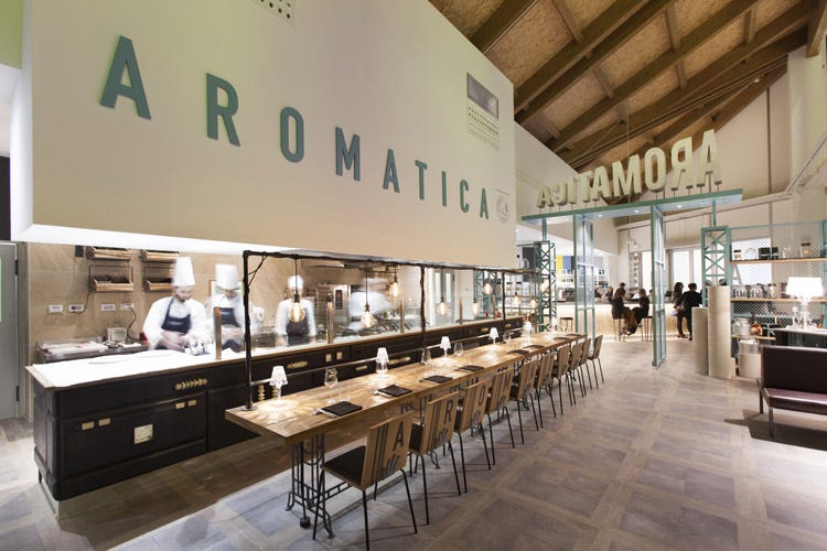 L'interno di Aromatica a Scalo Milano (Aromatica chiama Marco Bianchi per festeggiare l'arrivo dell'estate)