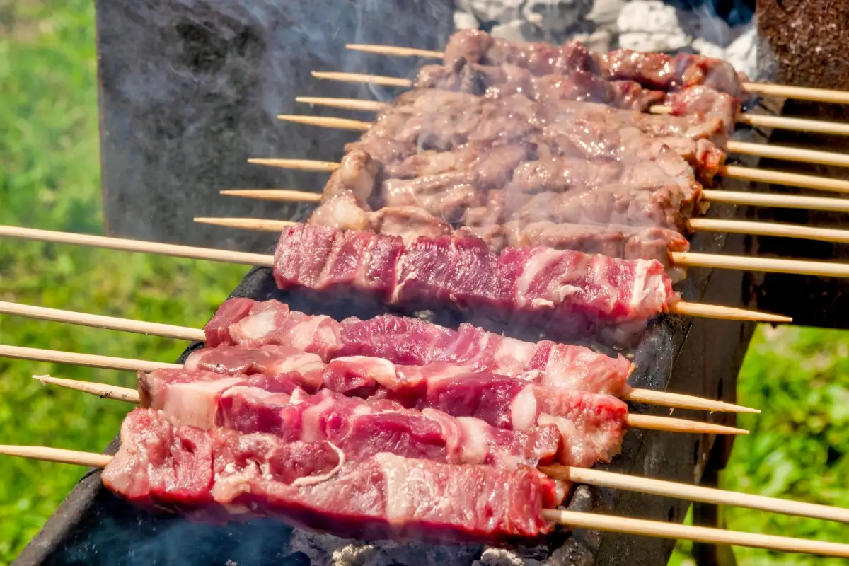 Arrosticini L’Abruzzo più wild tra montagne, mare e prodotti tipici