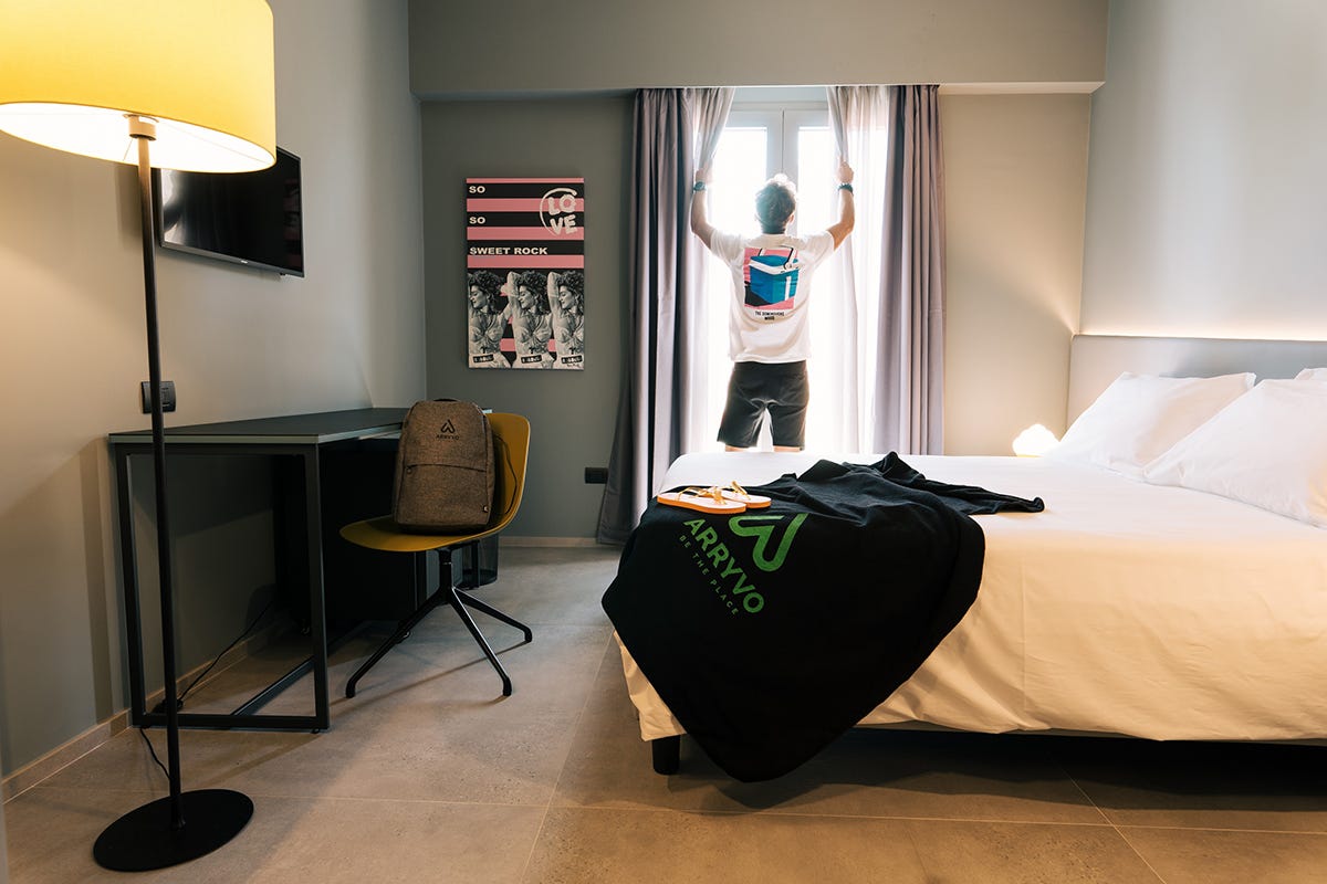 Stanze minimal ma curate Arryvo a Lecce, l’hotel perfetto per i giovani dentro e fuori