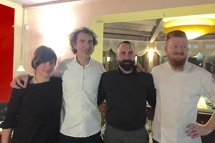 Lara Abrati, Luca Brasi, Matteo Zanardi e Vittorio Manzoni (L'arte del barbecue alla Braseria La novità è l'affumicatura) Lara Abrati, Luca Brasi, Matteo Zanardi e Vittorio Manzoni (L'arte del barbecue alla Braseria La novità è l'affumicatura)