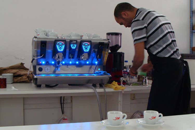 (L’arte del caffè in carcere Un corso per undici detenuti)