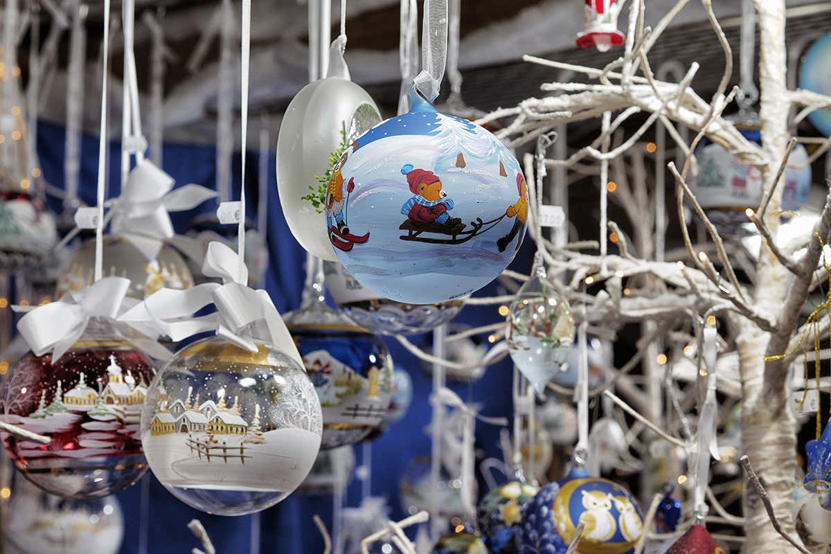 Protagonista il meglio dell’artigianato alpino. Foto: Romano Magrone Natale a Trento tra artigianato alpino e specialità tipiche Protagonista il meglio dell’artigianato alpino. Foto: Romano Magrone Natale a Trento tra artigianato alpino e specialità tipiche