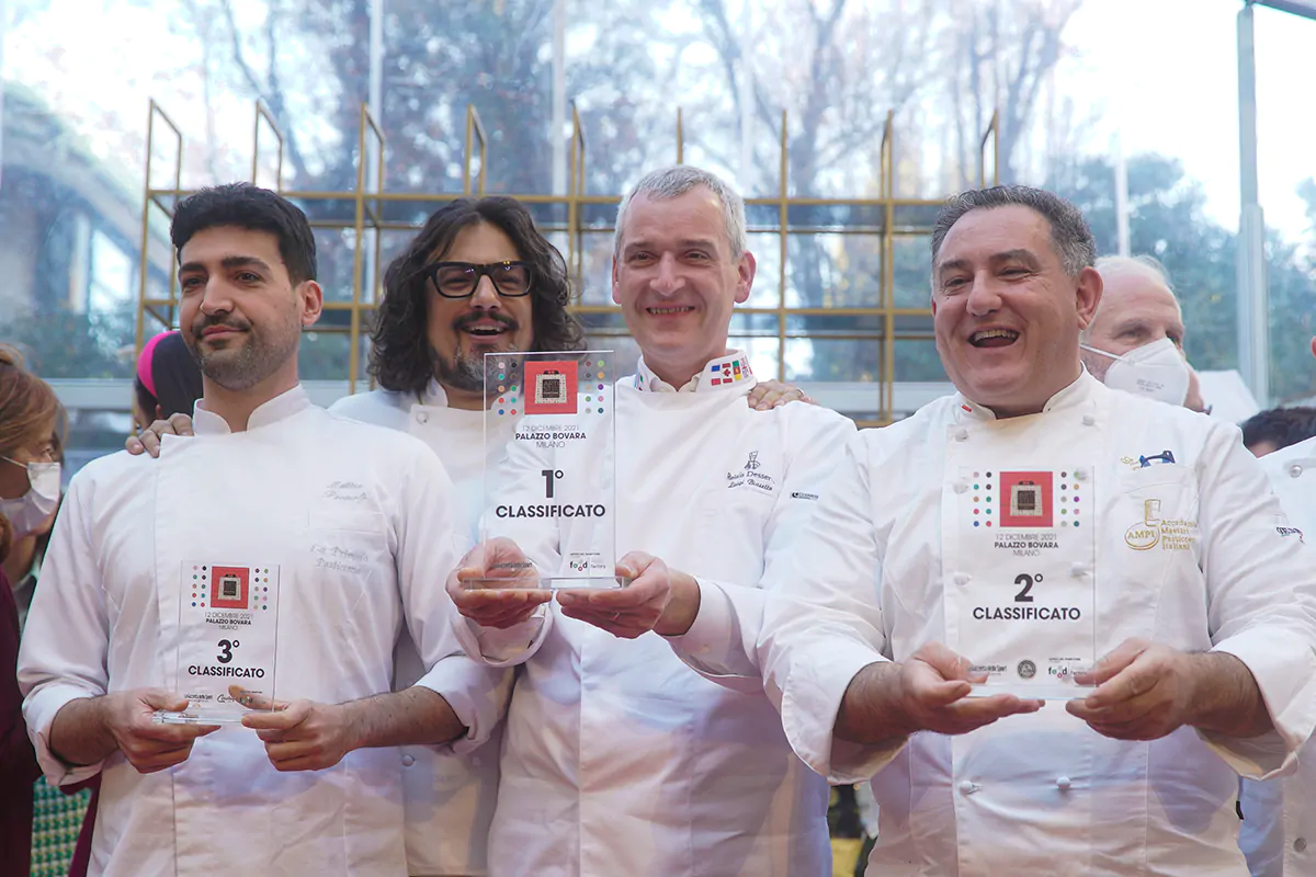 Da sinistra, Mattia Premoli, Alessandro Borghese, il vincitore Luigi Biasetto e Salvatore De Riso A Luigi Biasetto il premio Artisti del Panettone 2021