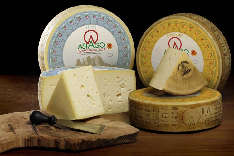 L'Asiago Dop potrebbe essere risparmiato dai dazi Usa (Dazi, Asiago ancora in bilico Rigoni: Un’incertezza che penalizza)