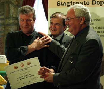 Antonio Rodeghiero (il primo a sinistra) della Malga Porta Manazzo