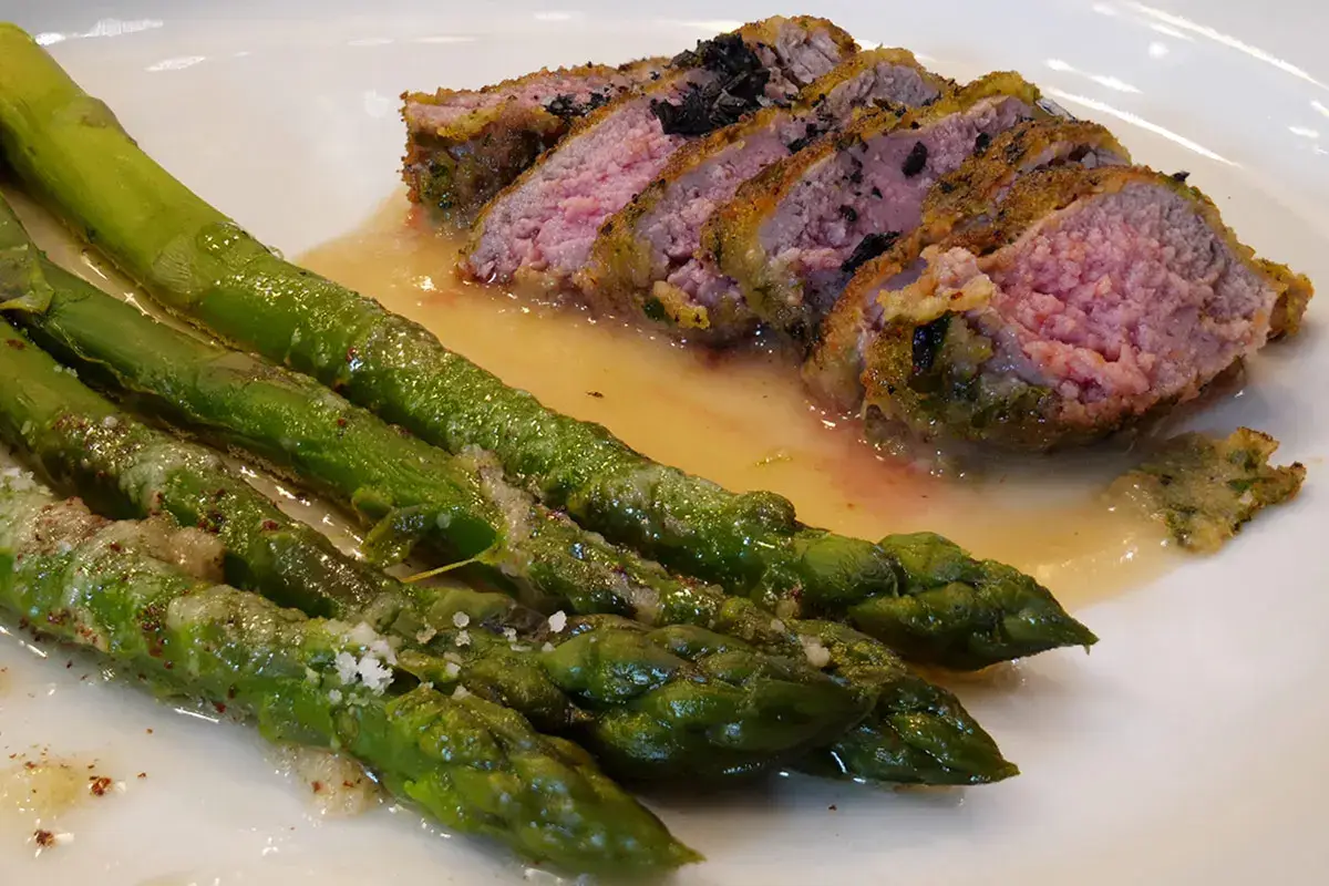 Asparagi in controfiletto in crosta Per gli asparagi, una stagione di alta qualit&agrave;