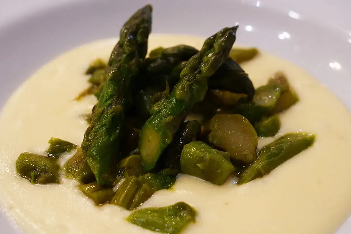 Asparagi su fonduta Per gli asparagi, una stagione di alta qualit&agrave;