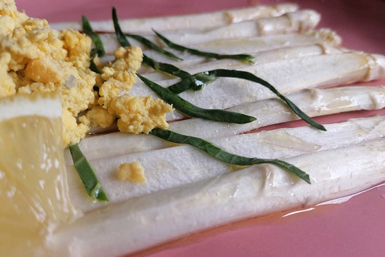 Le ricette [per innalzare le difese] Carpaccio di asparagi bianchi