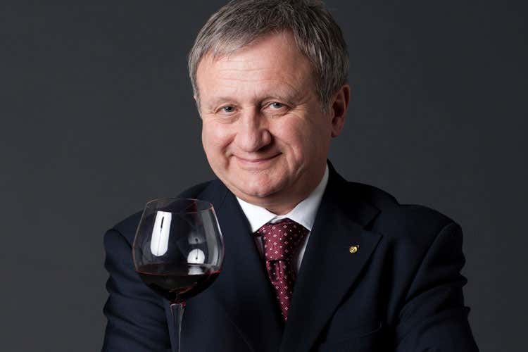 Giuseppe Vaccarini - Corso online per futuri sommelier E il vino arriva direttamente a casa