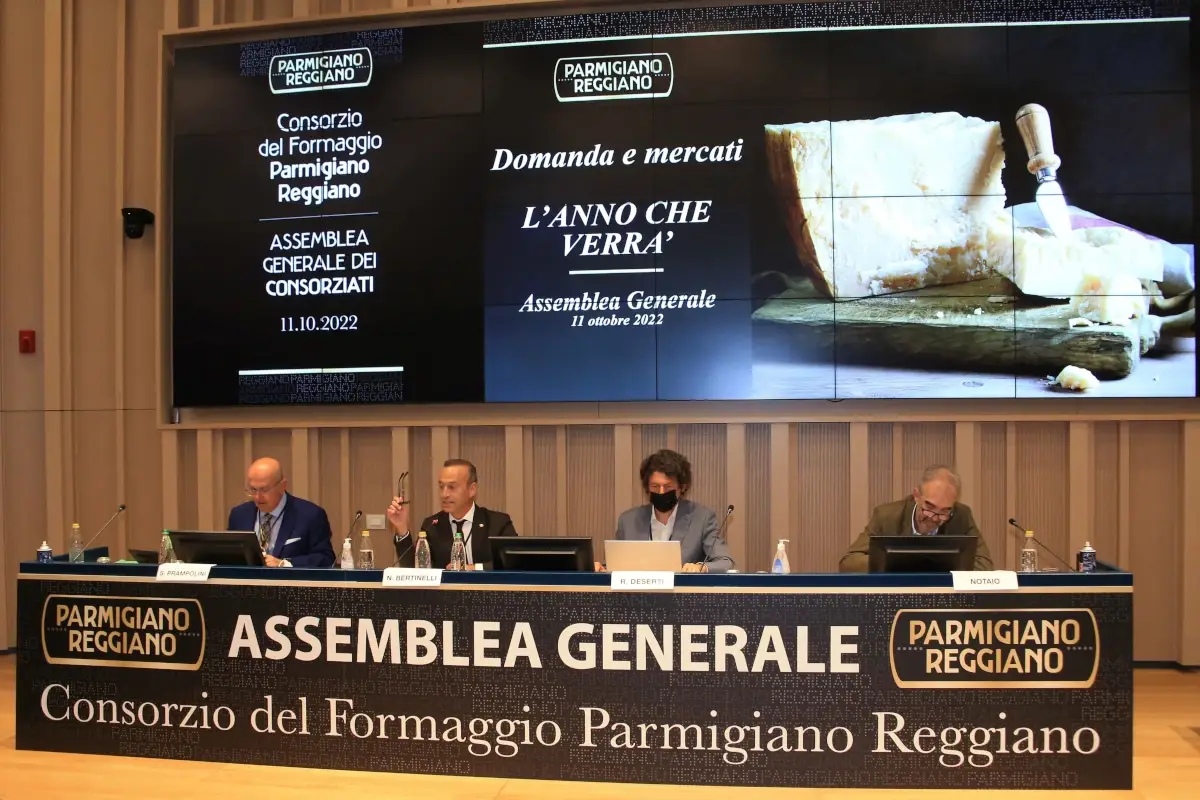 Un momento dell'assemblea&nbsp; Parmigiano Reggiano, crescono le vendite e le esportazioni