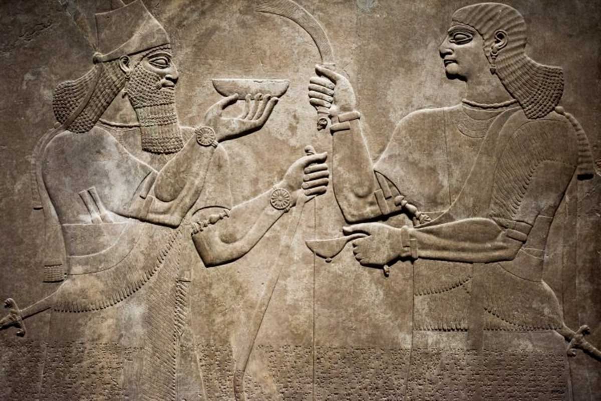 Anche agli antichi assiri piaceva concedersi un bicchiere di vino Anche agli antichi assiri piaceva il vino buono, lo dimostr un torchio di 2.700 ani fa