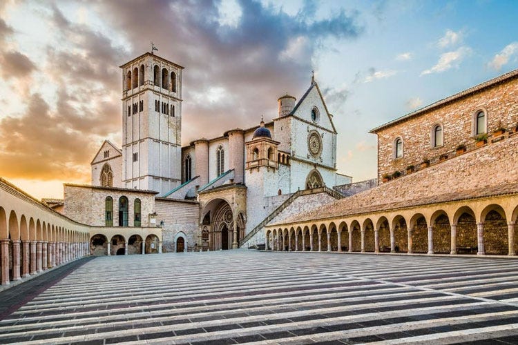 La Basilica di San Francesco, ad Assisi Hotel Posta Panoramic: ad Assisi tra religione cammini e gastronomia
