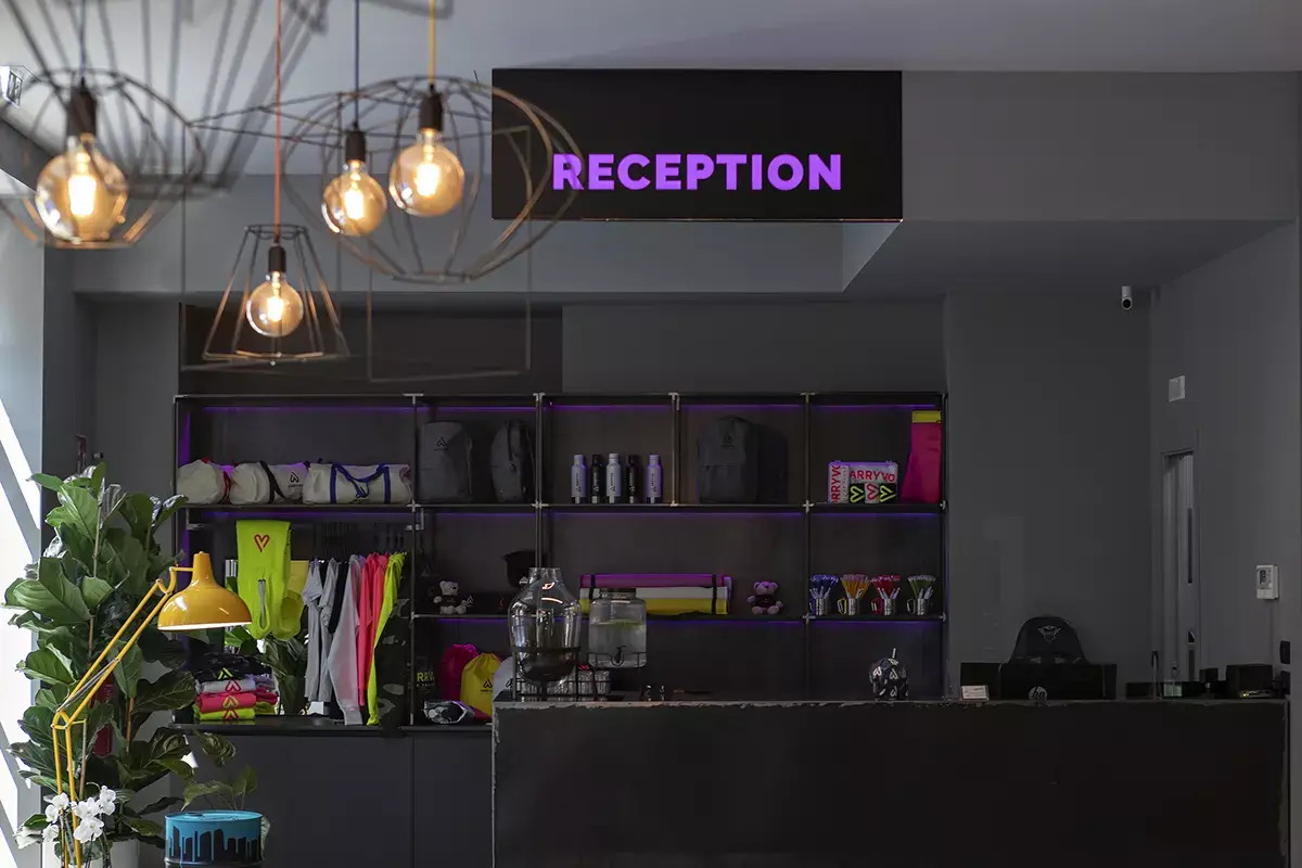 La reception Arryvo a Lecce, l&rsquo;hotel perfetto per i giovani dentro e fuori