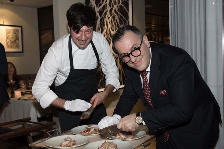 Antimo Maria Merone e Marino Braccu (L&rsquo;asta del tartufo e dei vini piemontesial ristorante di Bombana a Hong Kong)