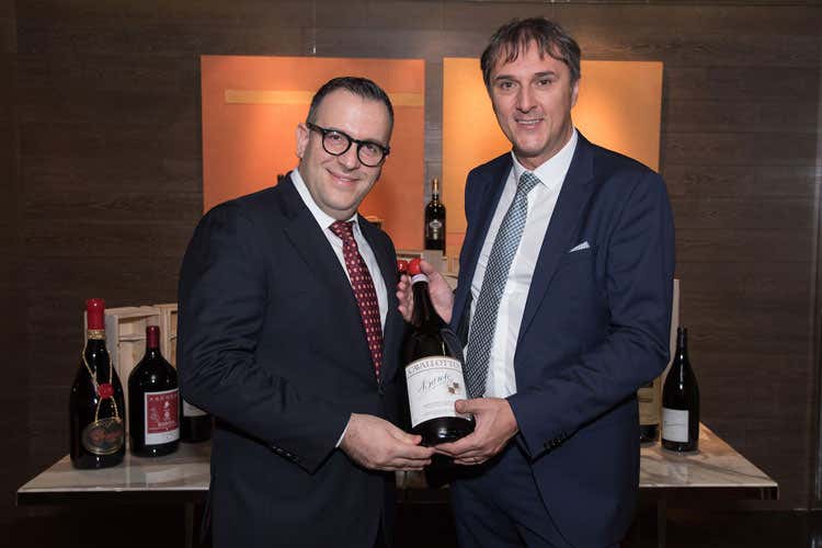 Marino Braccu e Andrea Ferrero (L&rsquo;asta del tartufo e dei vini piemontesial ristorante di Bombana a Hong Kong)