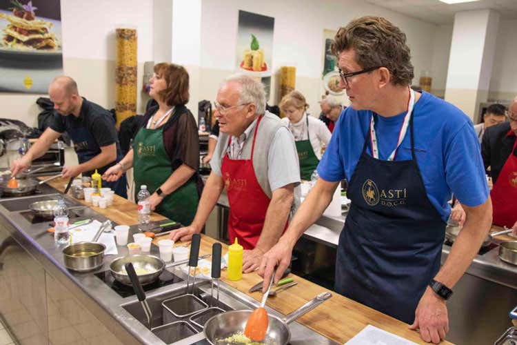 (L’Asti tra dolce, secco e moscato Terreni particolari, uve ricche di aromi) (L’Asti tra dolce, secco e moscato Terreni particolari, uve ricche di aromi)