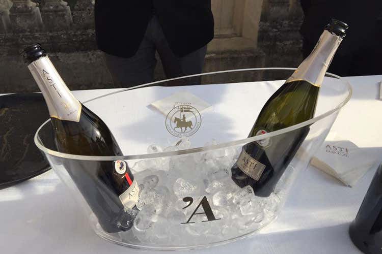 (L’Asti tra dolce, secco e moscato Terreni particolari, uve ricche di aromi) (L’Asti tra dolce, secco e moscato Terreni particolari, uve ricche di aromi)