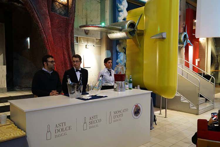 (L’Asti tra dolce, secco e moscato Terreni particolari, uve ricche di aromi) (L’Asti tra dolce, secco e moscato Terreni particolari, uve ricche di aromi)