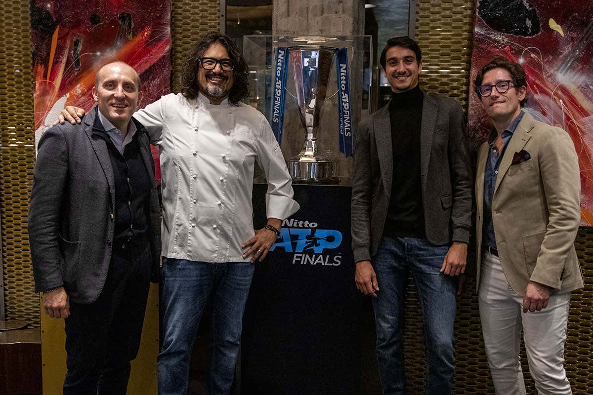 Stefano Ricagno (Vicepresidente Consorzio dell'Asti), Alessandro Borghese, Lorenzo Sonego e Giacomo Pondini (Direttore Consorzio dell'Asti) Smash di Asti Spumante e Moscato d'Asti: bollicine ufficiali delle Atp Finals di Torino