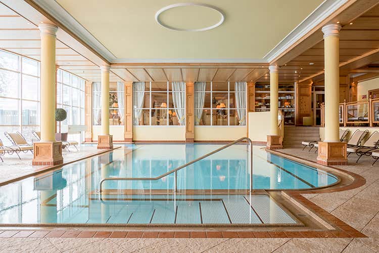 La piscina interna (World Luxury Spa Awards 2019 Premio all&rsquo;Astoria di Seefeld)