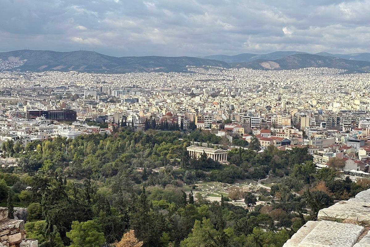 Atene, vista dall'Acropoli Tutti i sorprendenti colori e gusti di Atene anche d'inverno