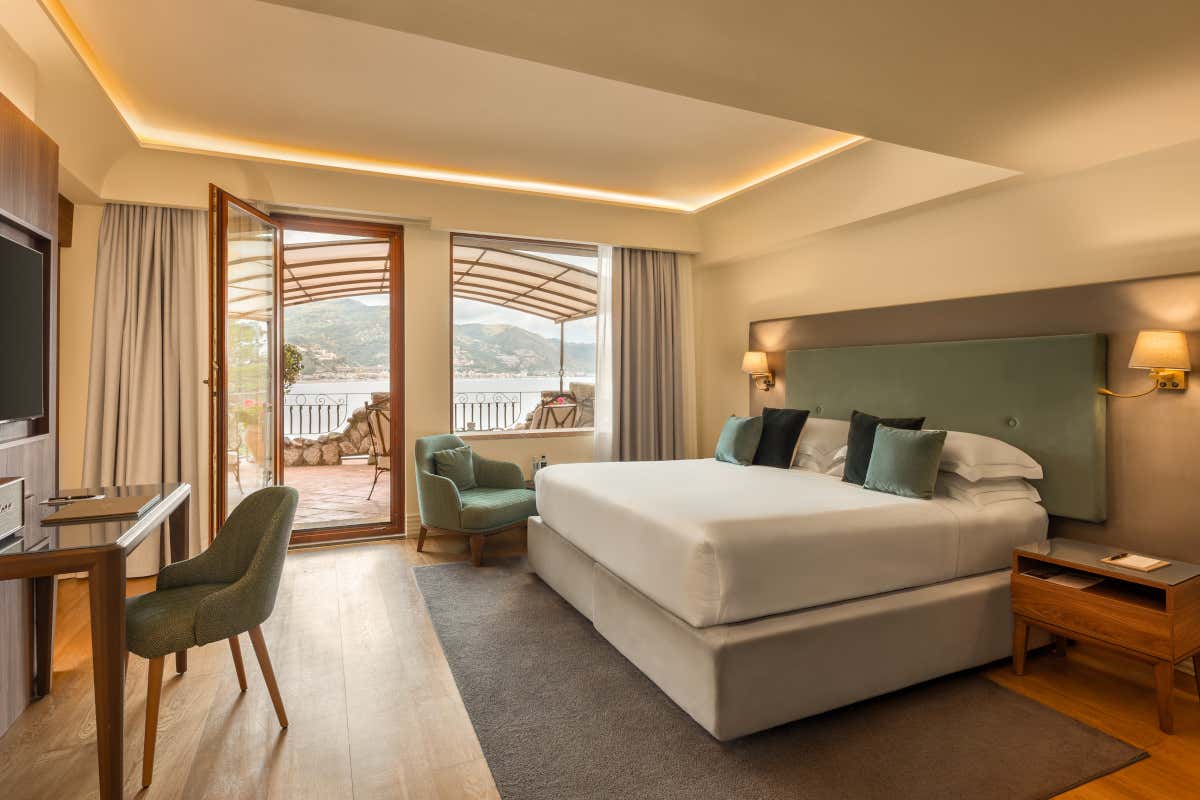 Taormina brilla: l’Atlantis Bay tra gli hotel più esclusivi del pianeta