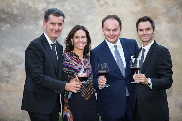 Marcello, Camilla, Alessandro e Matteo Lunelli (Auritea, l’ultima novità di Tenute Lunelli Un Cabernet Franc già icona dell’azienda)