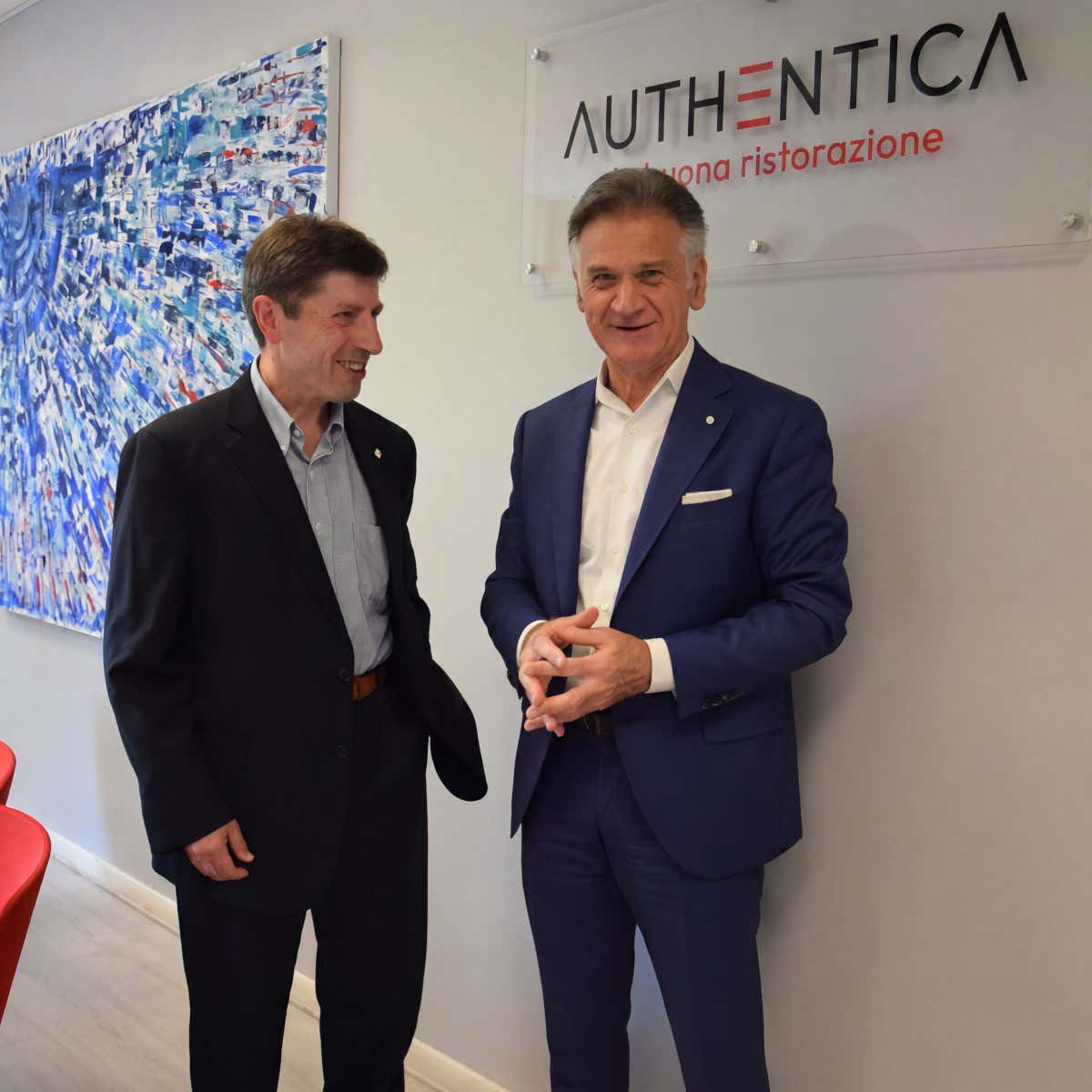 Il presidente di Authentica Massimo Piacenti, a destra, dà il benvenuto al nuovo direttore generale Fabio Spaccasassi