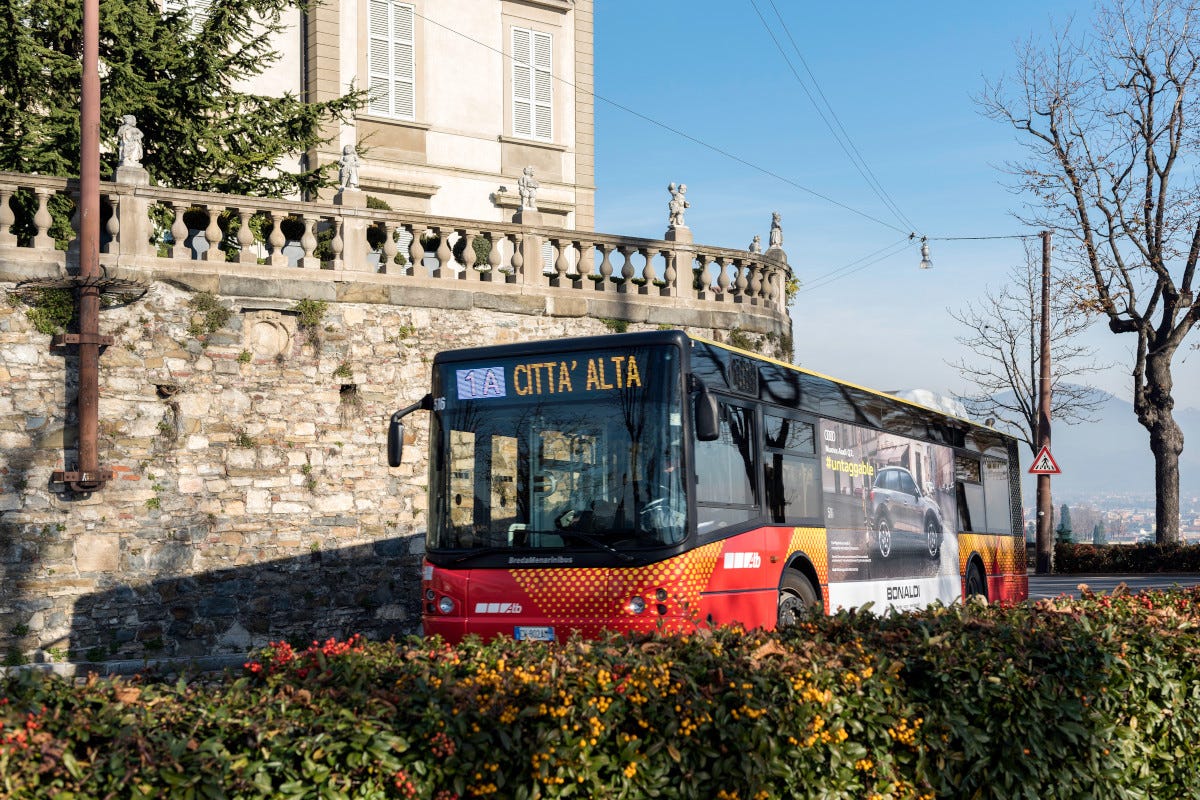 Un bus Atb diretto in Città Alta a Bergamo  Bergamo e Brescia un biglietto unico per bus e musei