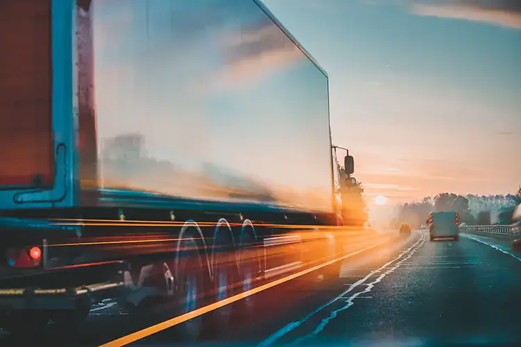 L'allarme della Fiap: a rischio il 50% della capacit&agrave; di consegna Allarme autotrasportatori: con green pass rischio paralisi consumi