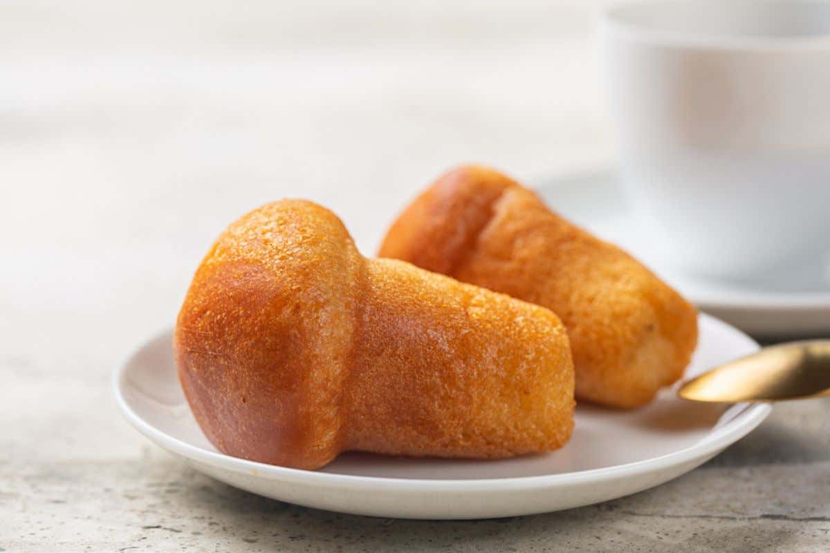 La storia del babà, il dolce napoletano che napoletano non è