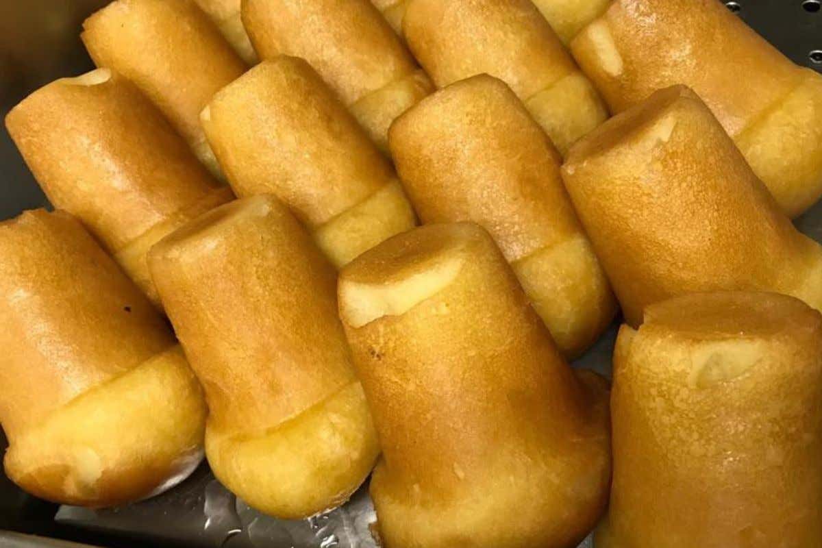 La storia del babà, il dolce napoletano che napoletano non è