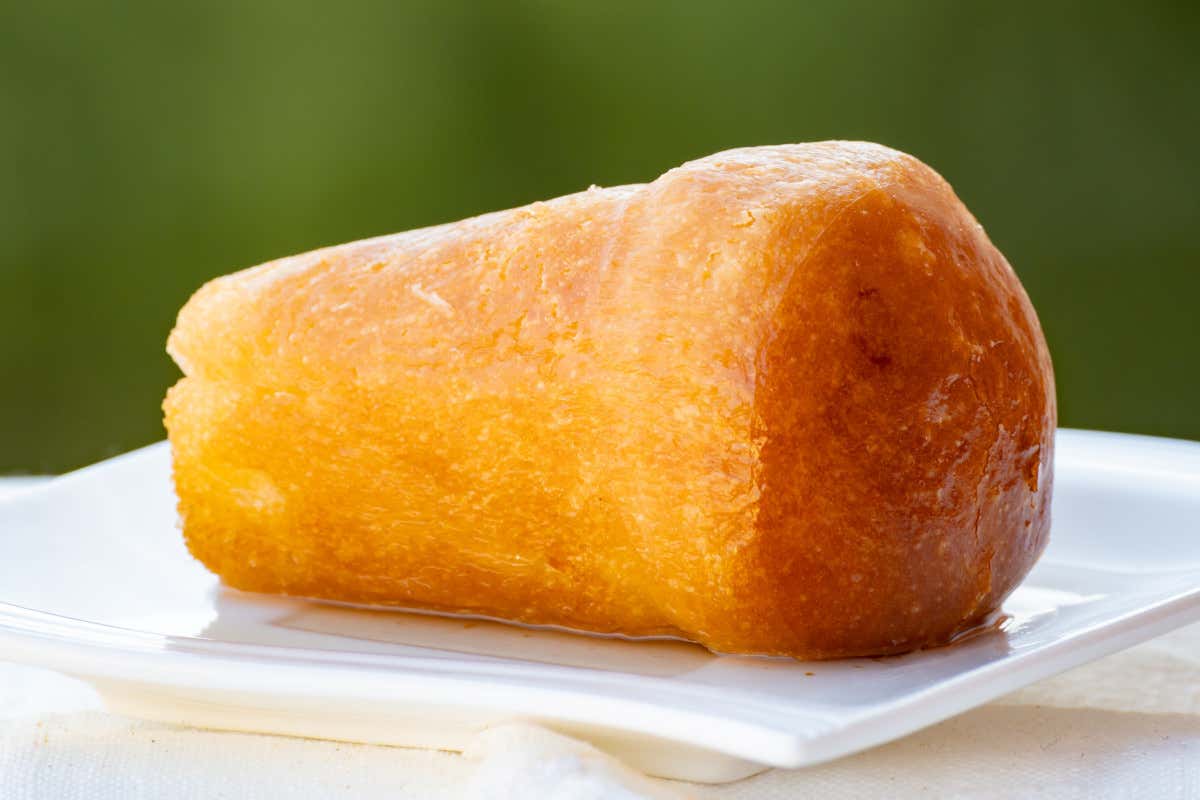 A Teggiano il babà più grande del mondo: 180 cm di dolcezza e 340 litri di rum A Teggiano il babà più grande del mondo: 180 cm di dolcezza e 340 litri di rum