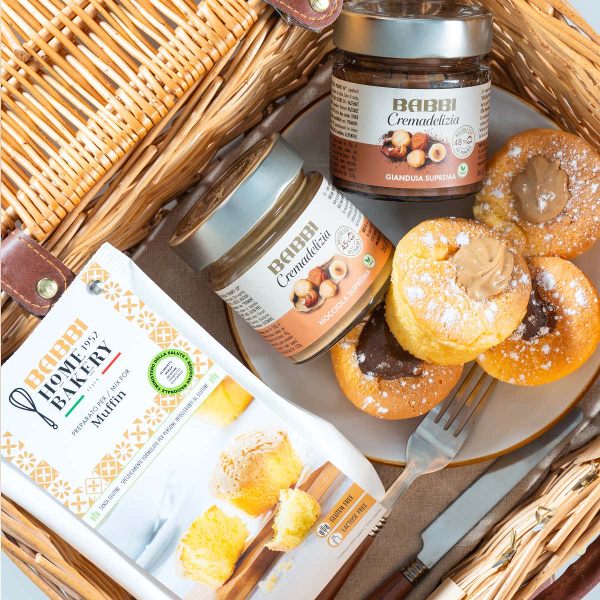 Un cucchiaio di Nocciola Suprema diventa la guarnizione ideale per brownies appena sfornati, una crostata trova nuova espressione con una farcitura alla crema al Pistacchio, mentre una panna cotta si arricchisce con i Fichi Caramellati per un finale sorprendente. Si tratta di abbinamenti semplici e immediati, capaci di rendere ogni preparazione unica anche in lavorazioni casalinghe.