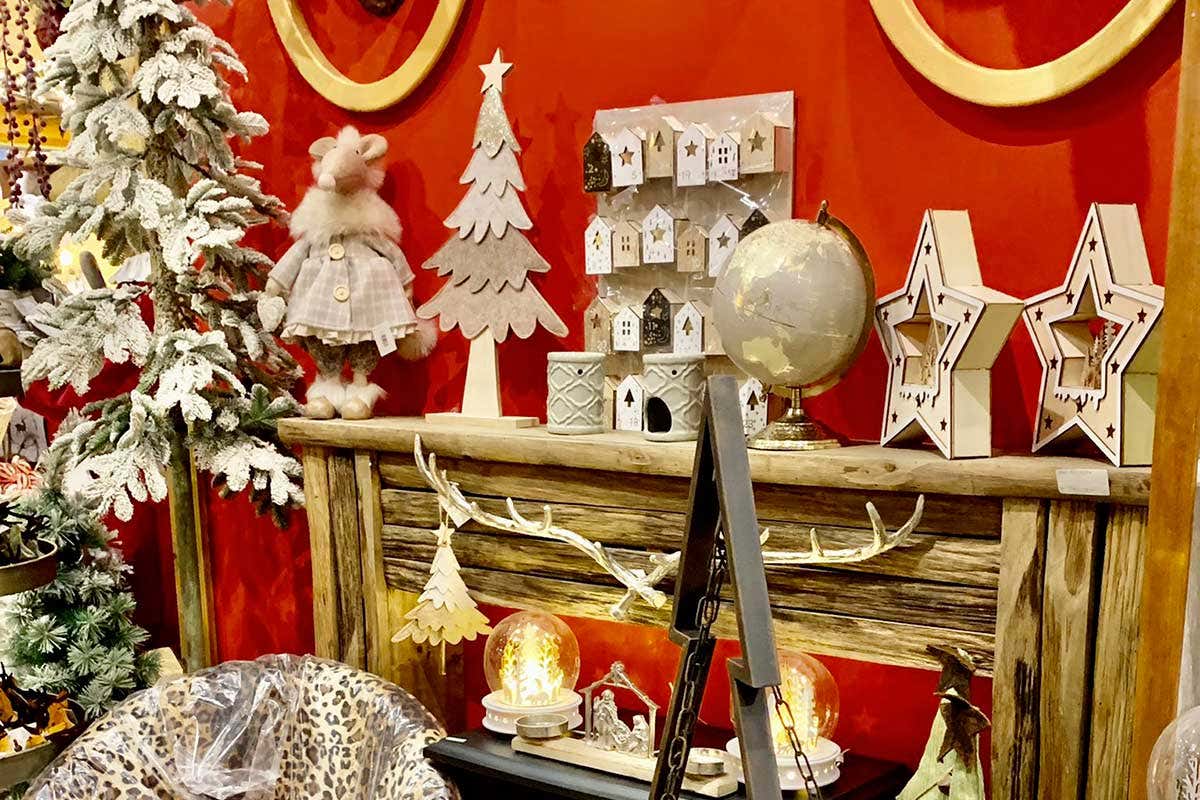 Articoli natalizi in vendita Per trovare Babbo Natale non occorre andare in Lapponia, basta un giro nella Tuscia