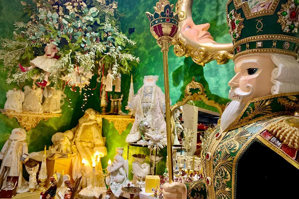 Articoli natalizi in vendita Per trovare Babbo Natale non occorre andare in Lapponia, basta un giro nella Tuscia