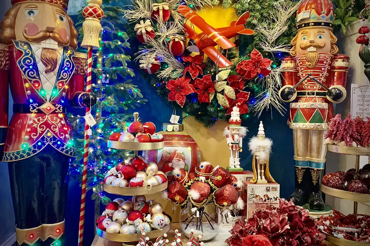 A Vetralla (Vt) sorge Il Regno di Babbo Natale Per trovare Babbo Natale non occorre andare in Lapponia, basta un giro nella Tuscia