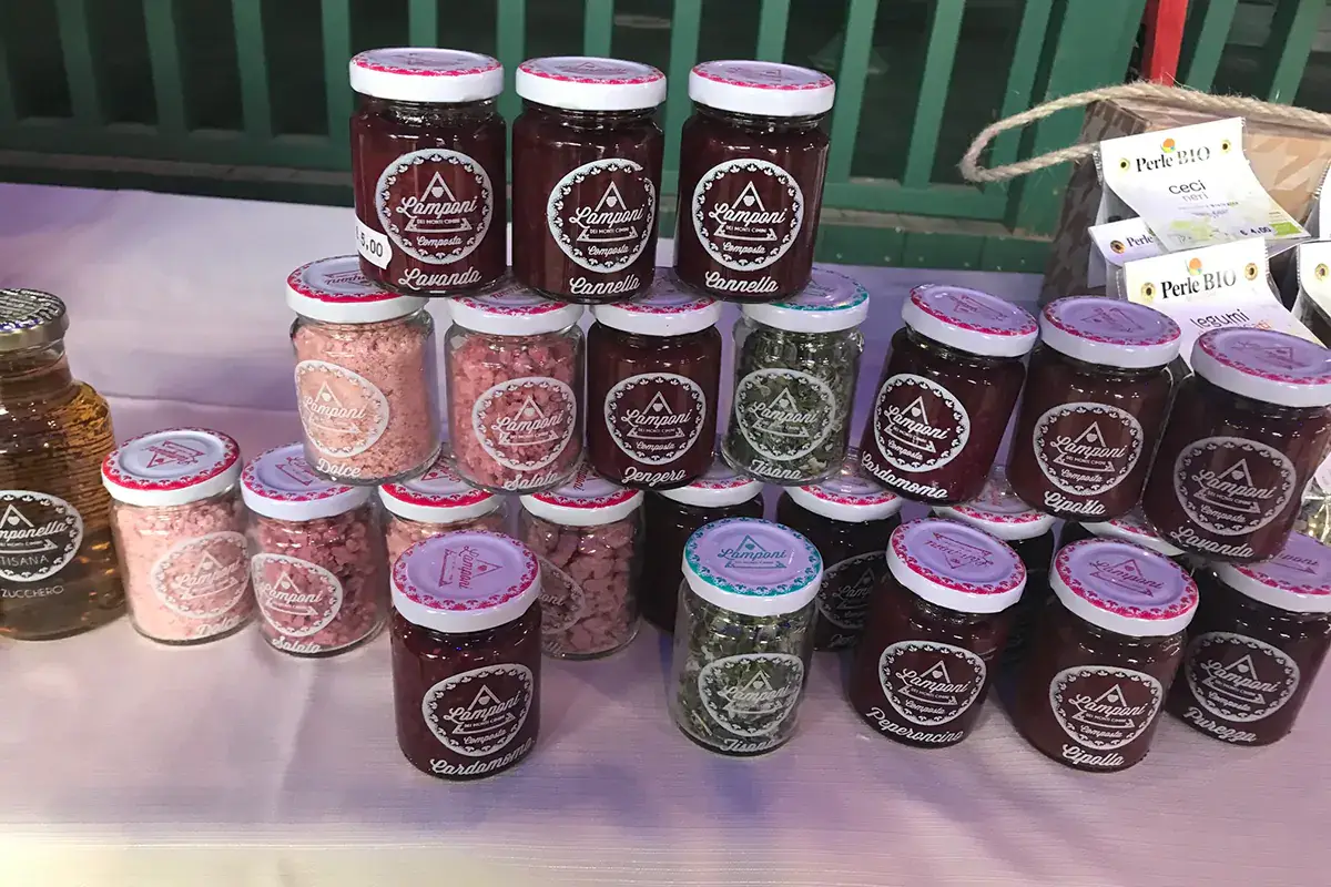 La confettura di lamponi dei monti Cimini Per trovare Babbo Natale non occorre andare in Lapponia, basta un giro nella Tuscia