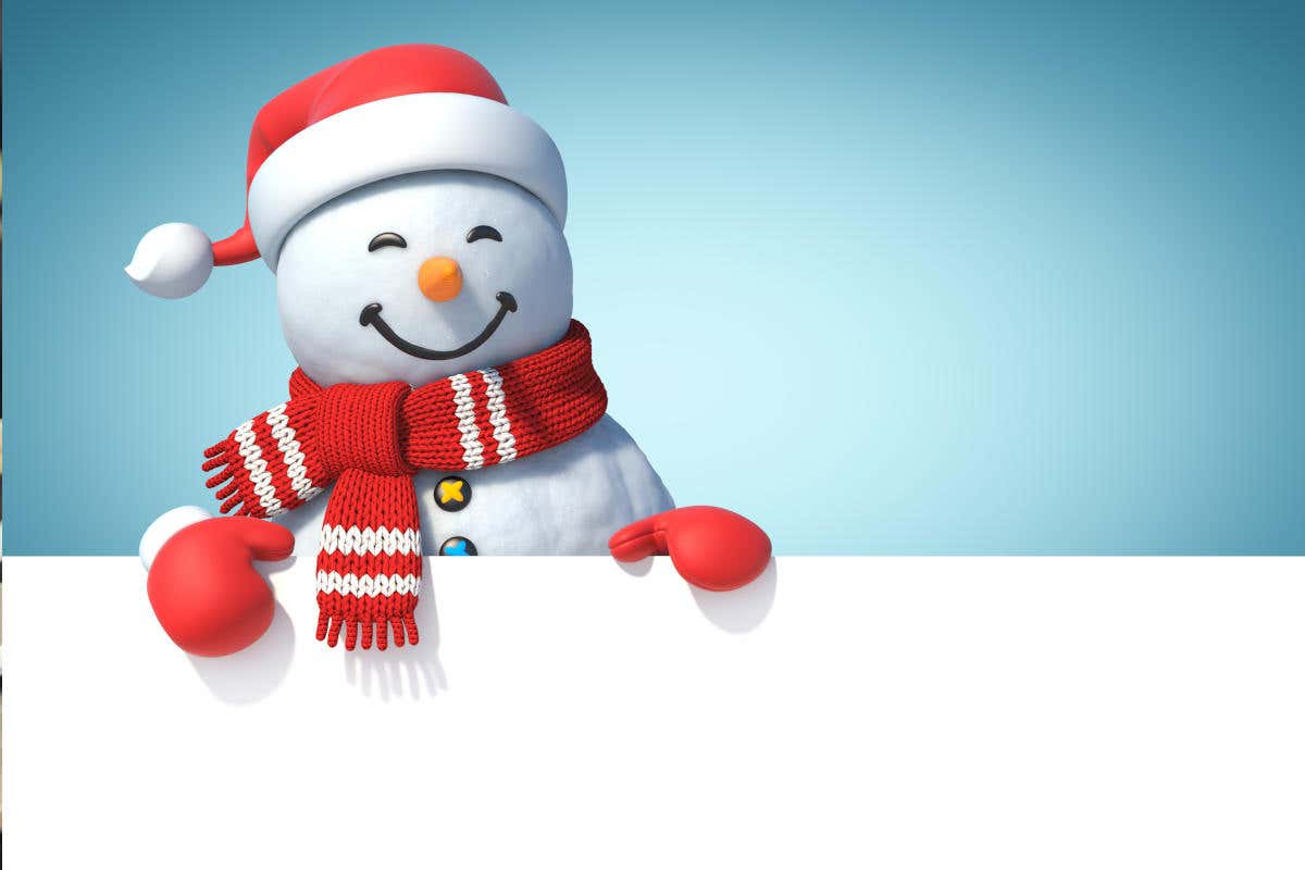 Un Babbo Natale Di Neve Alto 6 Metri Saluta Il 2022 In Russia Italia 
