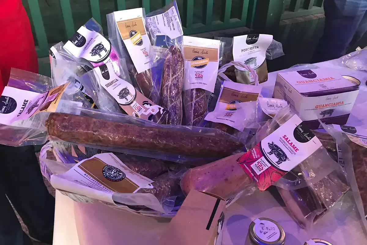 I salumi Coccia Per trovare Babbo Natale non occorre andare in Lapponia, basta un giro nella Tuscia
