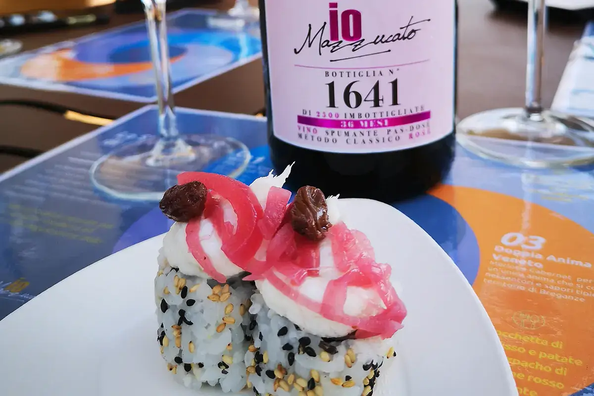 L'uramaki roll con baccalà mantecato di Luca Bedin Dalle Lofoten a Breganze (Vi), nei piatti il merluzzo artico diventa baccalà